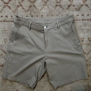 Lulu Lemon Mens M Golf Shorts